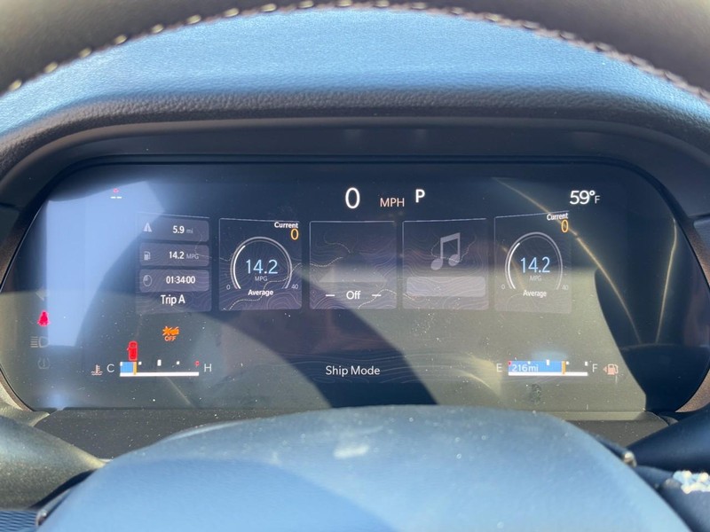 Jeep Grand Cherokee L Vehicle Full-screen Gallery Image 15