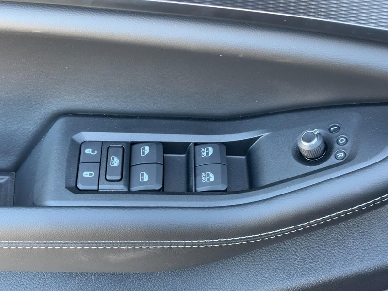 Jeep Grand Cherokee L Vehicle Full-screen Gallery Image 18