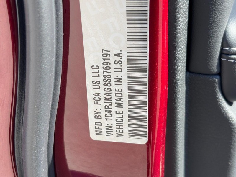 Jeep Grand Cherokee L Vehicle Full-screen Gallery Image 21