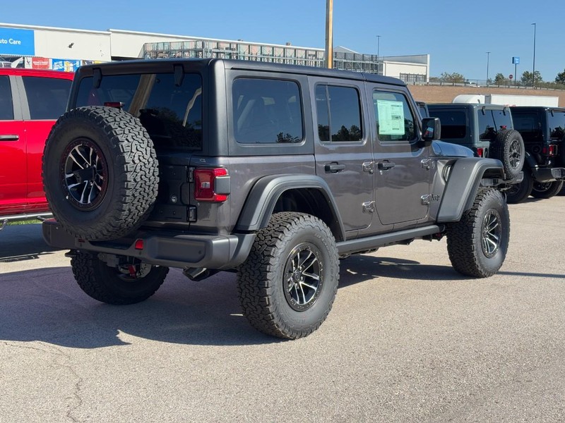 Jeep Wrangler Vehicle Full-screen Gallery Image 03