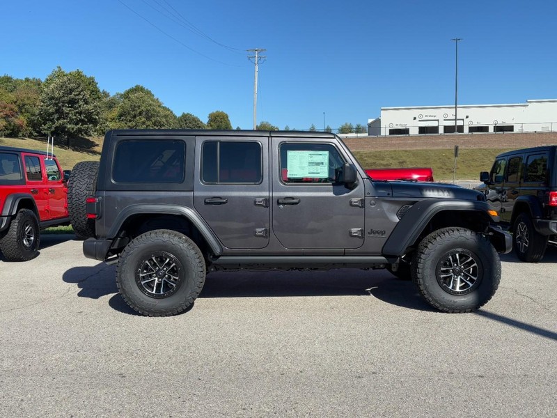 Jeep Wrangler Vehicle Full-screen Gallery Image 11