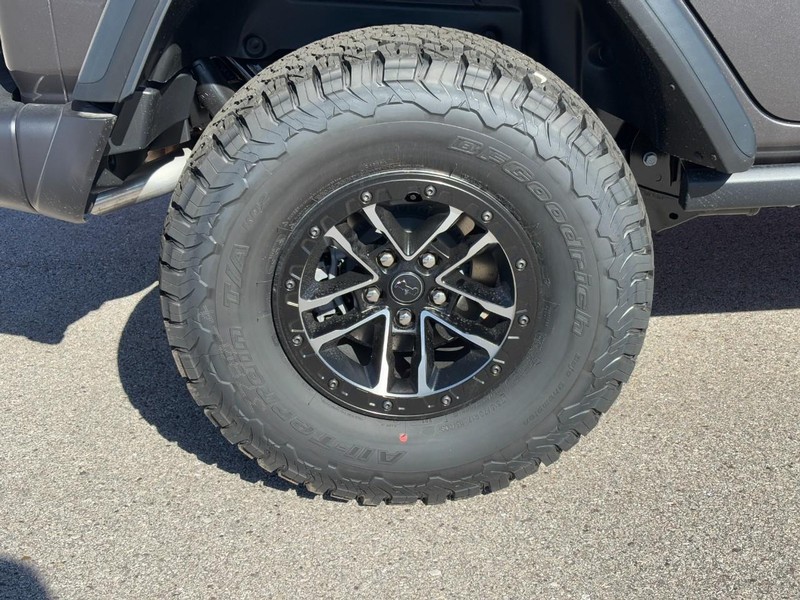 Jeep Wrangler Vehicle Full-screen Gallery Image 14