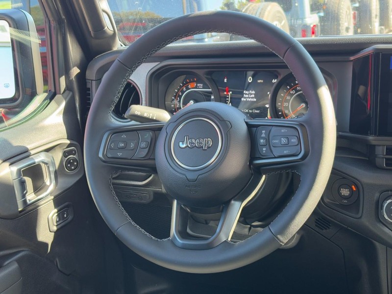 Jeep Wrangler Vehicle Full-screen Gallery Image 17