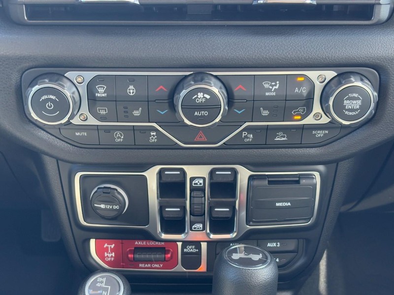 Jeep Wrangler Vehicle Full-screen Gallery Image 19