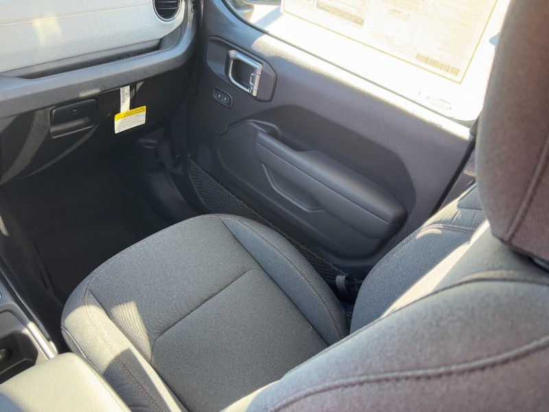 Jeep Wrangler Vehicle Full-screen Gallery Image 20