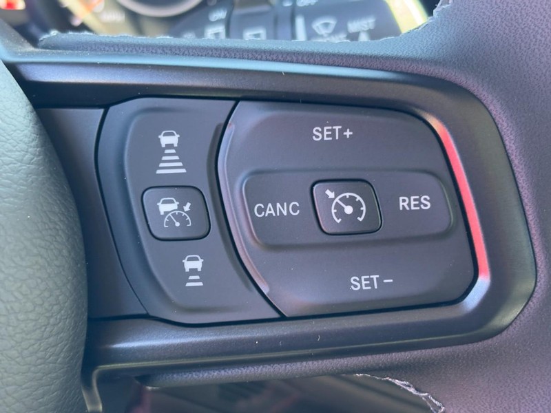 Jeep Wrangler Vehicle Full-screen Gallery Image 23