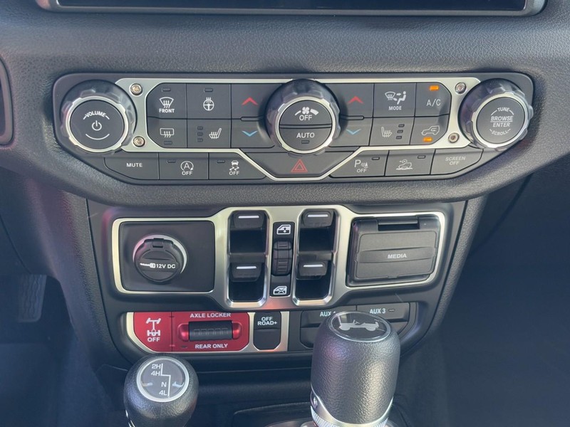 Jeep Wrangler Vehicle Full-screen Gallery Image 27