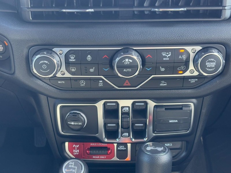 Jeep Wrangler Vehicle Full-screen Gallery Image 09