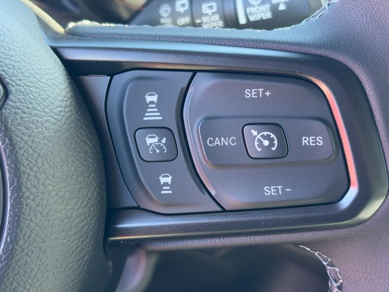 Jeep Wrangler Vehicle Full-screen Gallery Image 13