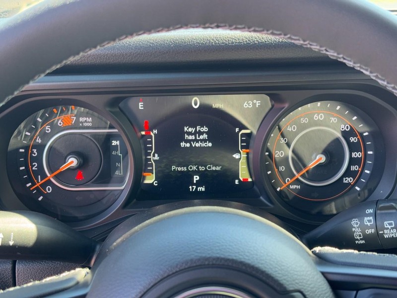 Jeep Wrangler Vehicle Full-screen Gallery Image 14