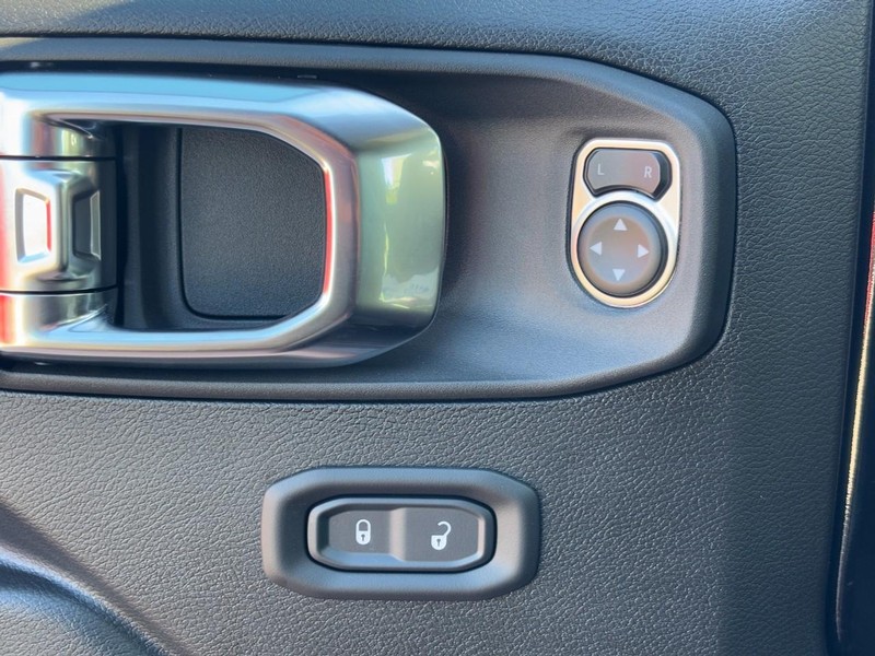 Jeep Wrangler Vehicle Full-screen Gallery Image 18