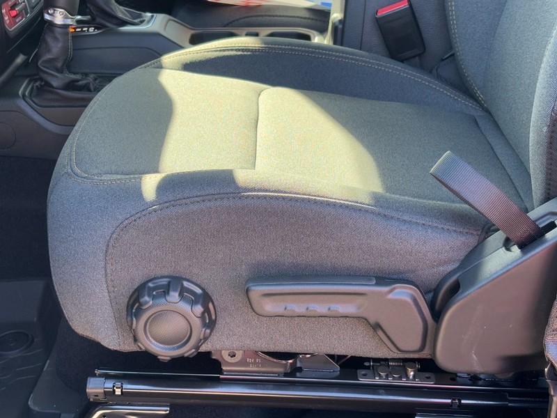 Jeep Wrangler Vehicle Full-screen Gallery Image 19