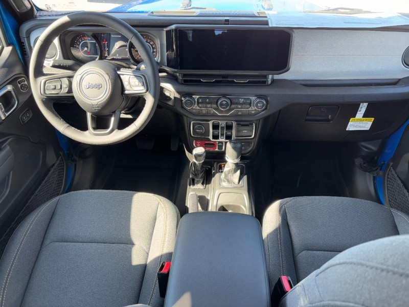 Jeep Gladiator Vehicle Full-screen Gallery Image 06