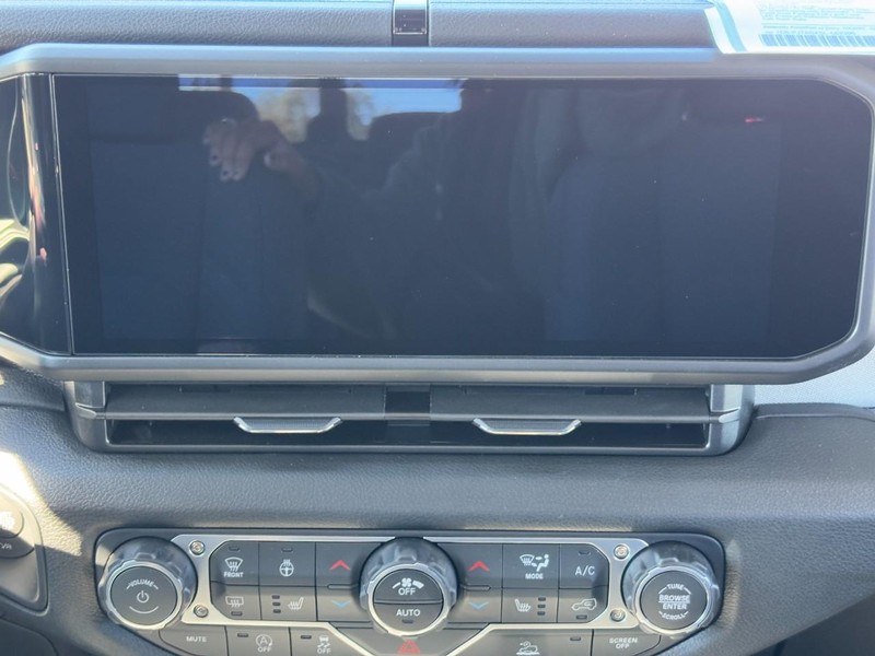 Jeep Gladiator Vehicle Full-screen Gallery Image 08