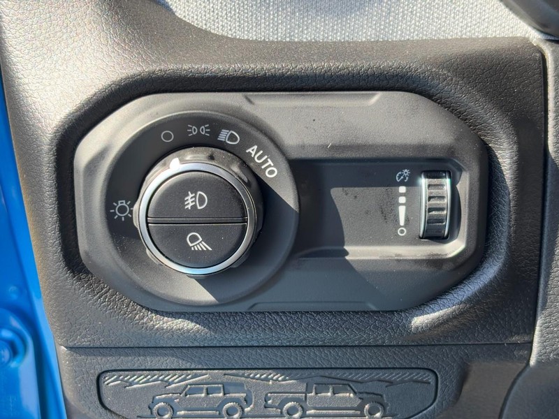 Jeep Gladiator Vehicle Full-screen Gallery Image 11