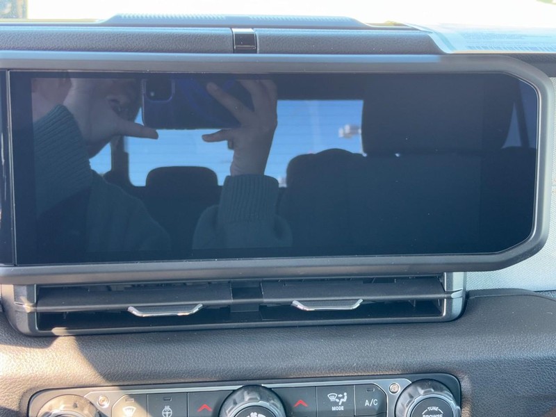 Jeep Gladiator Vehicle Full-screen Gallery Image 15