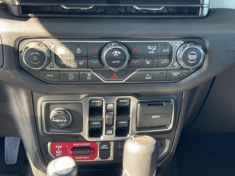 Jeep Gladiator Vehicle Full-screen Gallery Image 16