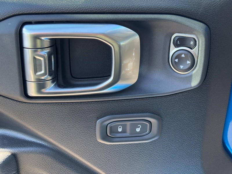 Jeep Gladiator Vehicle Full-screen Gallery Image 17