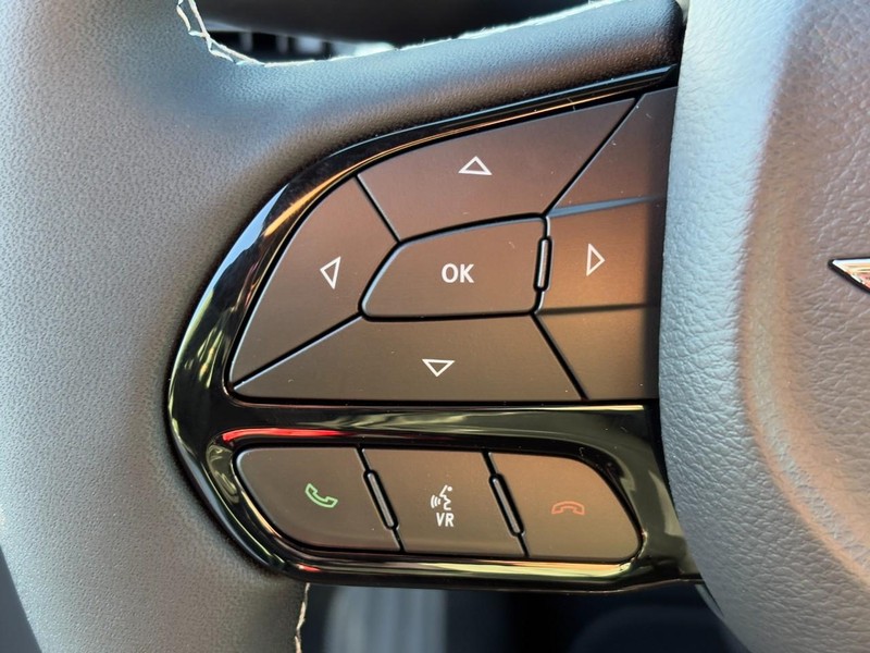 Chrysler Pacifica Vehicle Full-screen Gallery Image 13