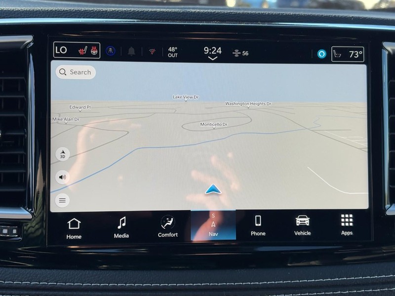 Chrysler Pacifica Vehicle Full-screen Gallery Image 18