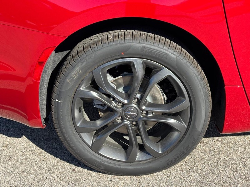 Chrysler Pacifica Vehicle Full-screen Gallery Image 04