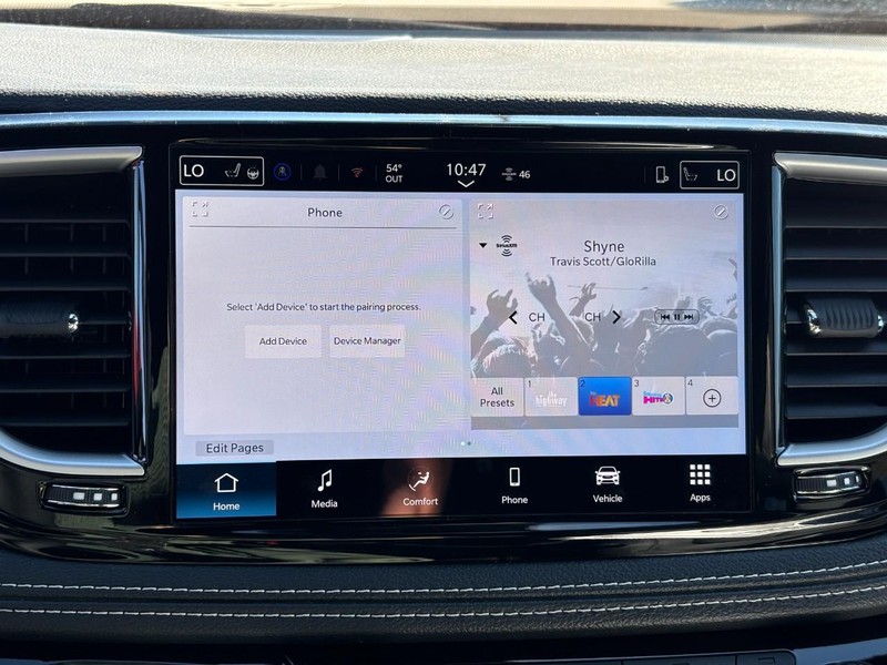 Chrysler Pacifica Vehicle Full-screen Gallery Image 16