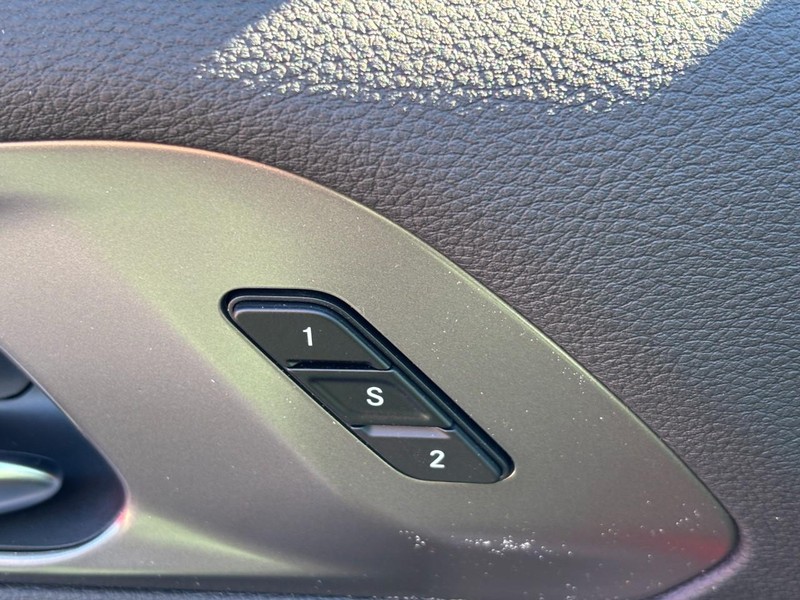 Chrysler Pacifica Vehicle Full-screen Gallery Image 20