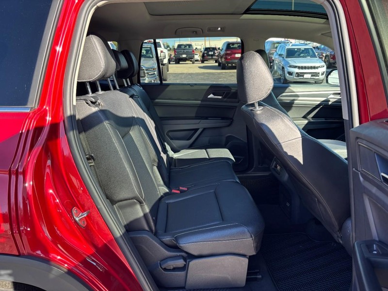 Volkswagen Atlas Vehicle Full-screen Gallery Image 10