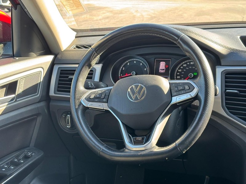 Volkswagen Atlas Vehicle Full-screen Gallery Image 12