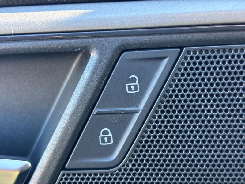 Volkswagen Atlas Vehicle Full-screen Gallery Image 24