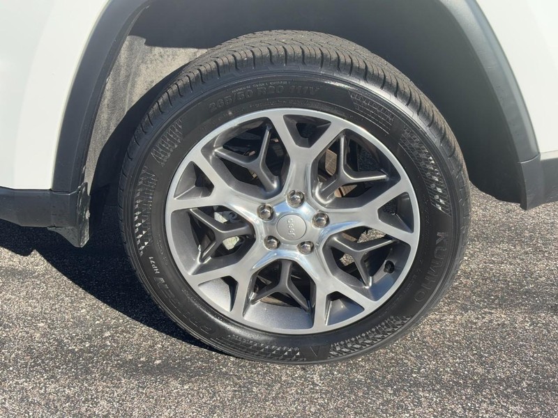 Jeep Grand Cherokee WK Vehicle Full-screen Gallery Image 07