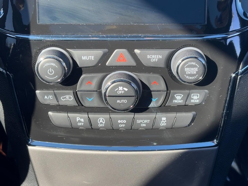 Jeep Grand Cherokee WK Vehicle Full-screen Gallery Image 14