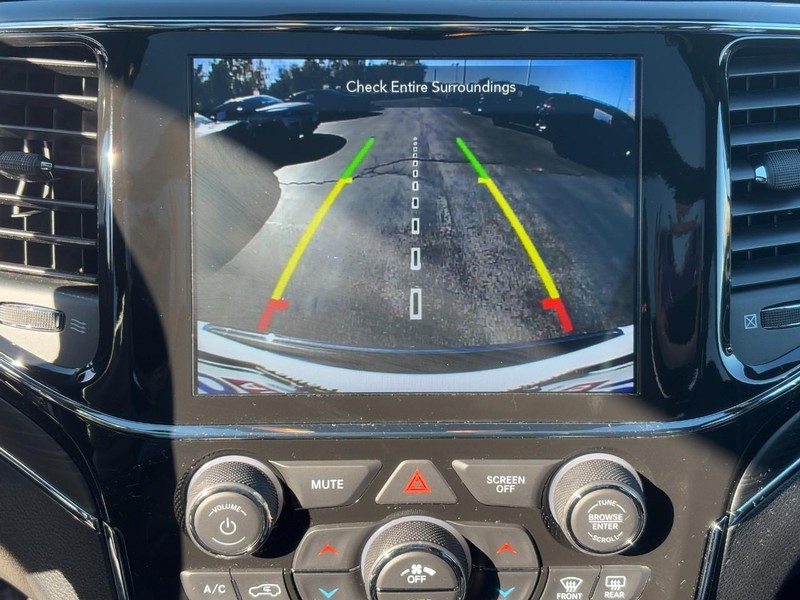 Jeep Grand Cherokee WK Vehicle Full-screen Gallery Image 21