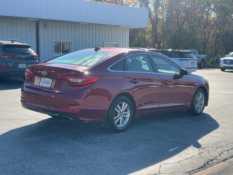 Hyundai Sonata Vehicle Full-screen Gallery Image 03