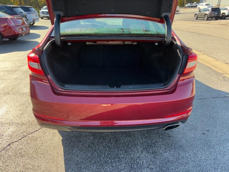 Hyundai Sonata Vehicle Full-screen Gallery Image 04