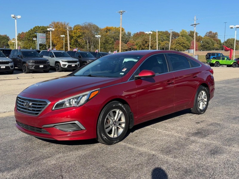 Hyundai Sonata Vehicle Full-screen Gallery Image 08