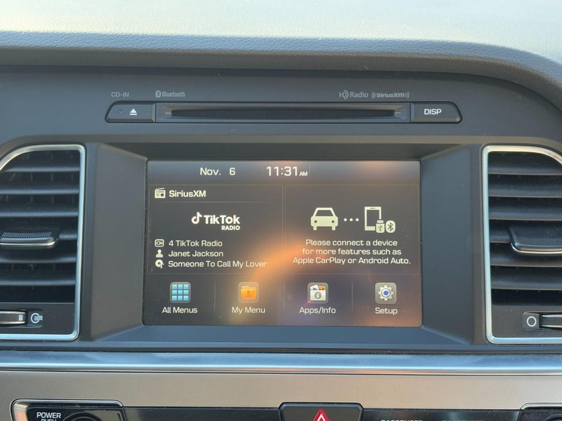 Hyundai Sonata Vehicle Full-screen Gallery Image 13