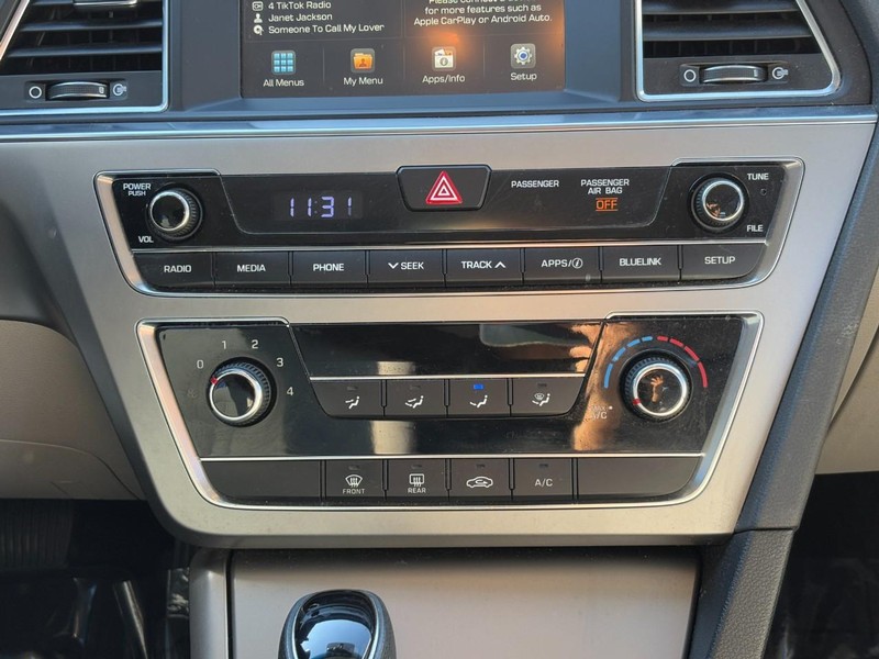 Hyundai Sonata Vehicle Full-screen Gallery Image 14