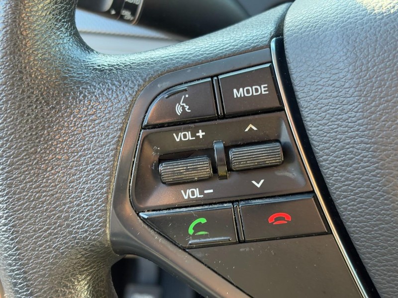 Hyundai Sonata Vehicle Full-screen Gallery Image 17