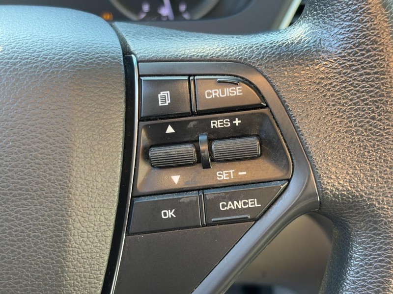 Hyundai Sonata Vehicle Full-screen Gallery Image 18