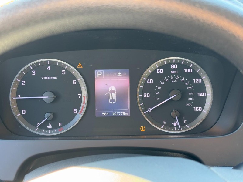 Hyundai Sonata Vehicle Full-screen Gallery Image 19