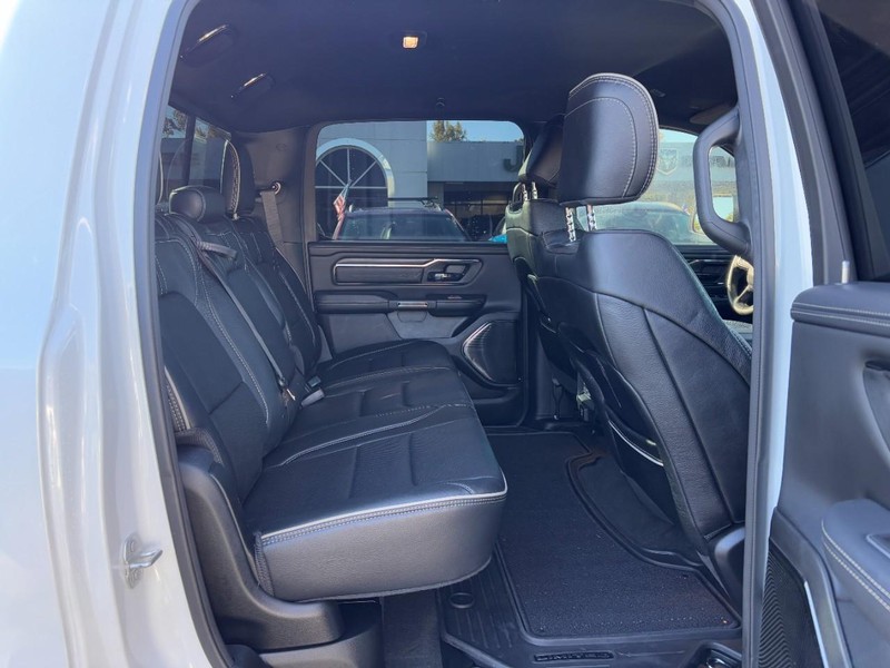 Ram 1500 Vehicle Full-screen Gallery Image 10