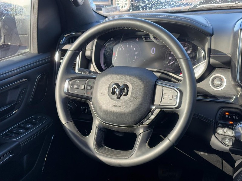 Ram 1500 Vehicle Full-screen Gallery Image 12