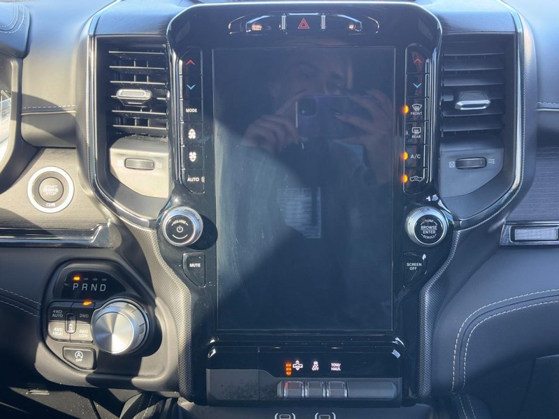 Ram 1500 Vehicle Full-screen Gallery Image 13