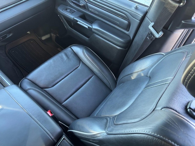 Ram 1500 Vehicle Full-screen Gallery Image 14