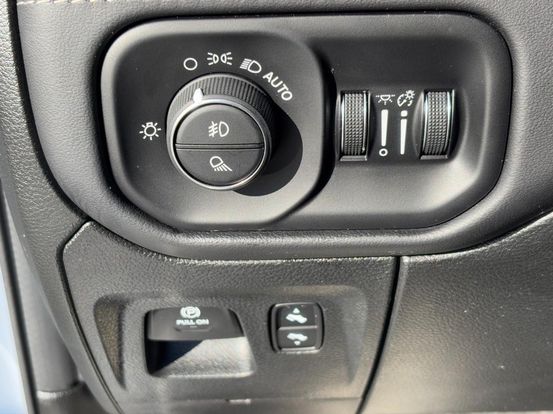 Ram 1500 Vehicle Full-screen Gallery Image 15