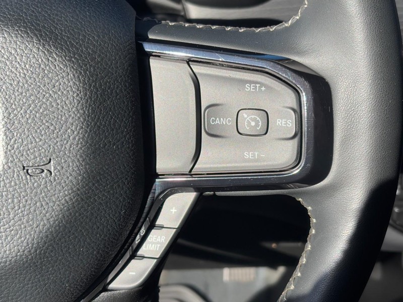 Ram 1500 Vehicle Full-screen Gallery Image 17