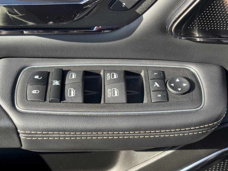 Ram 1500 Vehicle Full-screen Gallery Image 22