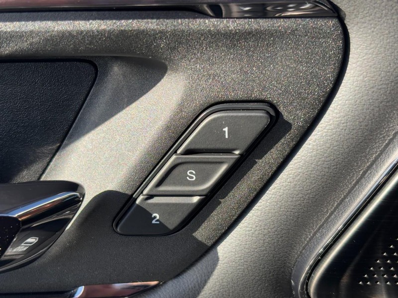 Ram 1500 Vehicle Full-screen Gallery Image 23