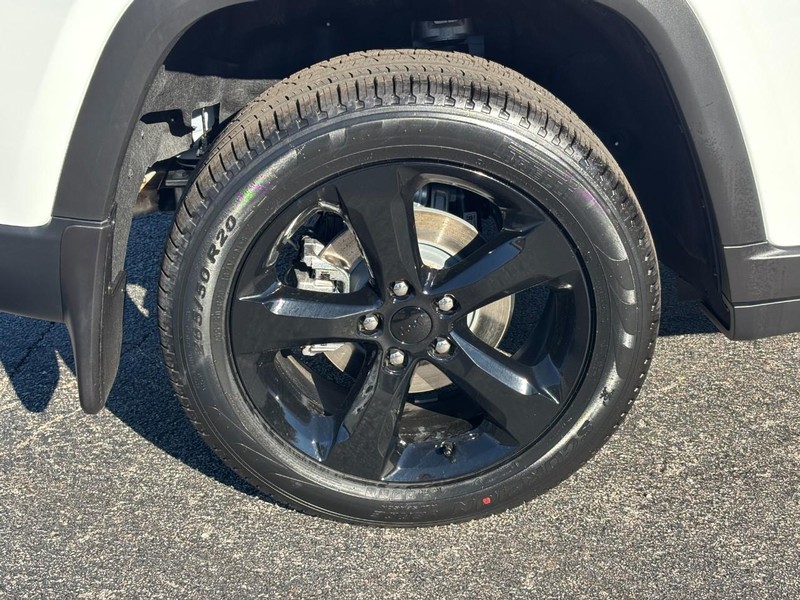 Jeep Grand Cherokee Vehicle Full-screen Gallery Image 04